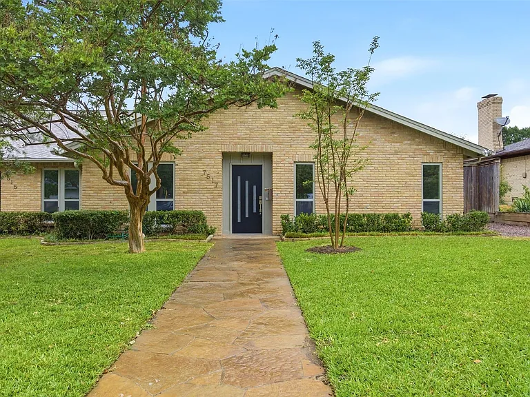 7517 Meadow Oaks Dr — Photo 2