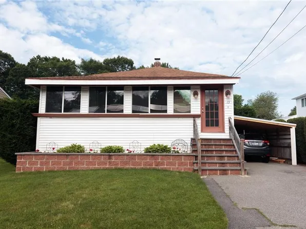 13 Danforth St, Warwick, RI 02888