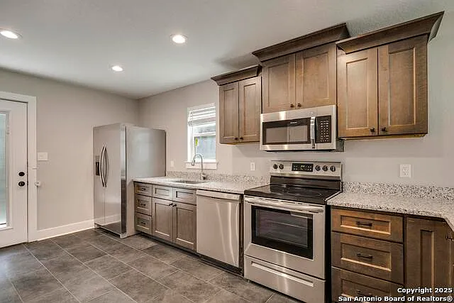 349 Will Rogers Dr #B — Photo 6