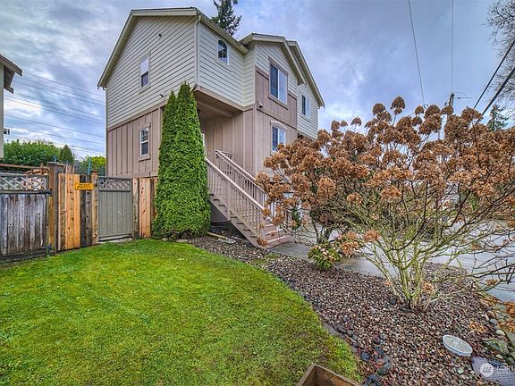 2nd image of 409 11th Street Pl