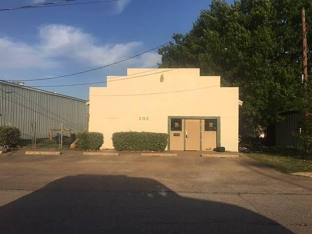 1st image of 202 S Jackson Ave