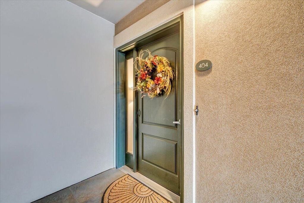 100 Bridgewater Pointe Pl Unit 404, Moneta, VA - More