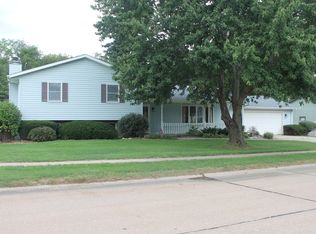 419 Richmond Hill Dr, Geneseo, IL 61254