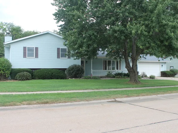 419 Richmond Hill Dr, Geneseo, IL 61254