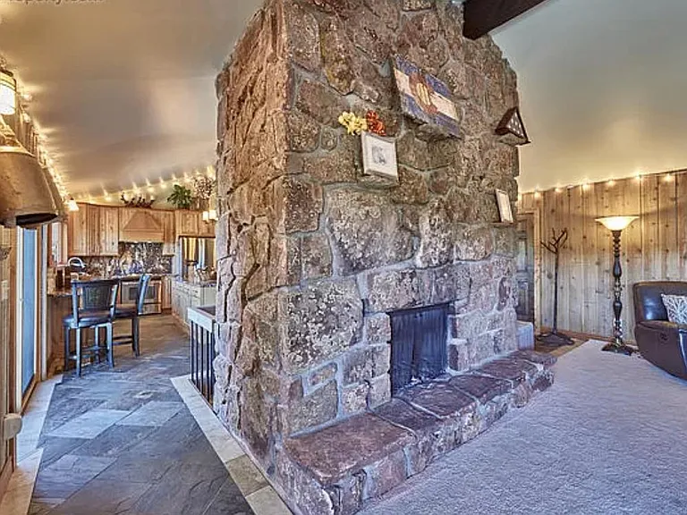 233 Alpine Dr — Photo 2