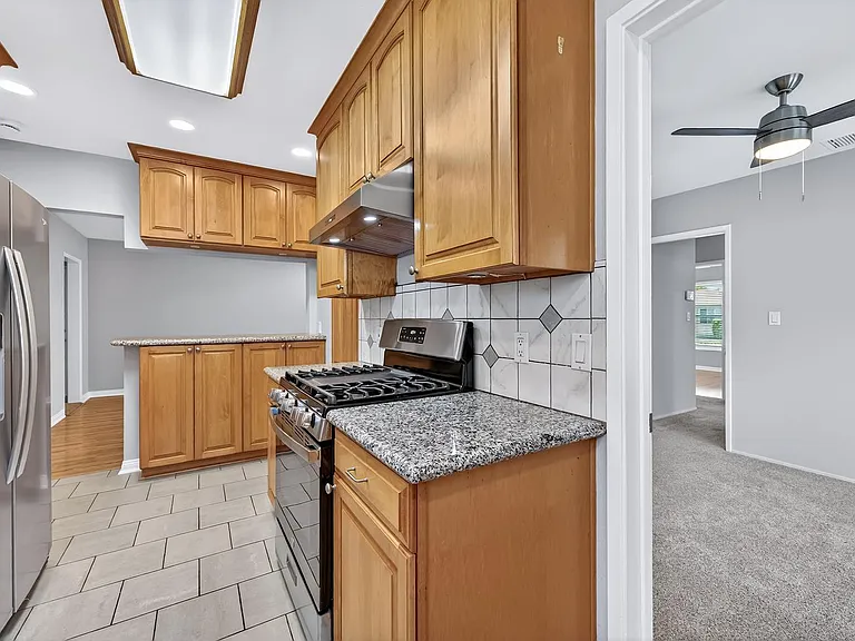 4913 Premiere Ave — Photo 16