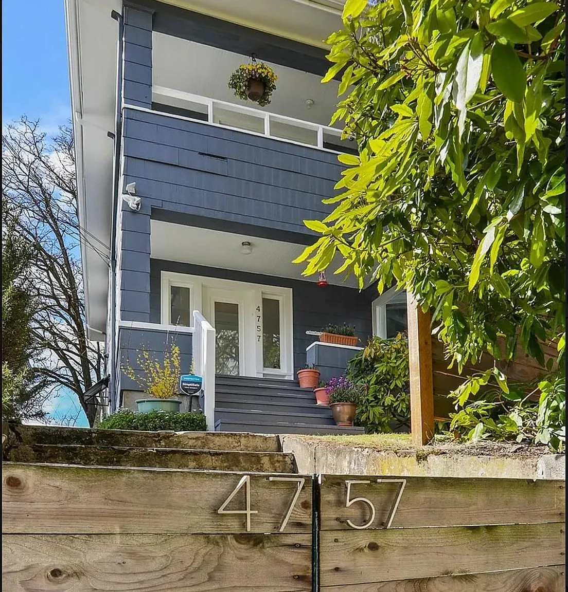 4757 Thackeray Pl NE — Photo 2