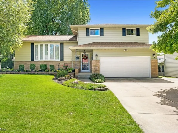 5401 Sandy Hook Dr, Parma, OH 44134