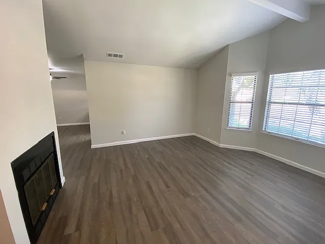 Laurelwood West Villas 2x2 living room
