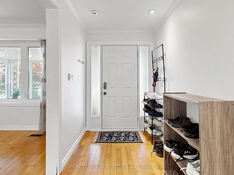 32 Wycliffe Cres — Photo 6