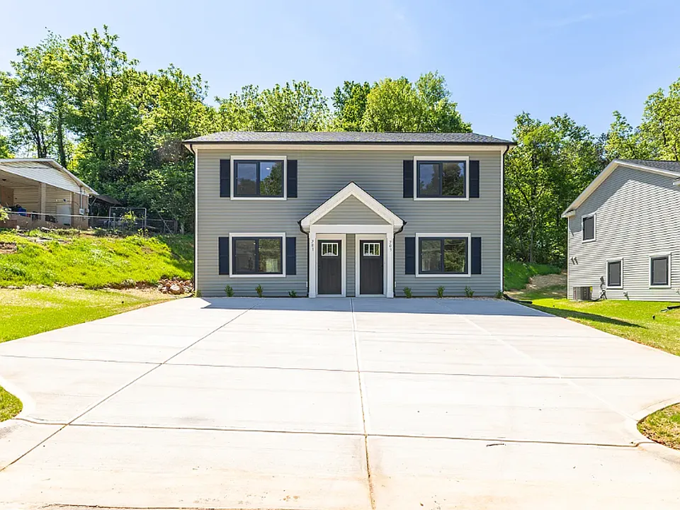 Charming Pet-Friendly Townhome in Conover, NC