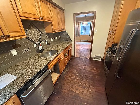 5th image of 18418 Stoepel St