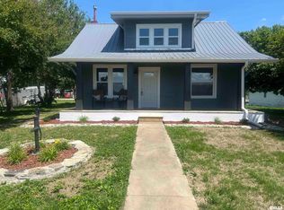 341 S Wilson St, Mendon, IL 62351