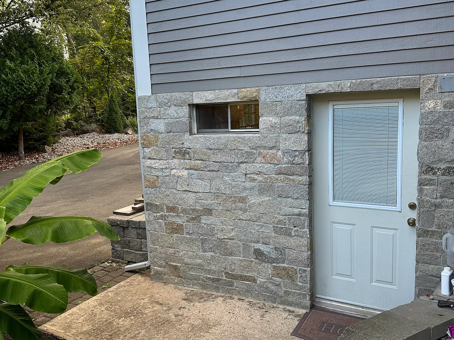 80 Bartlett Dr — Photo 1