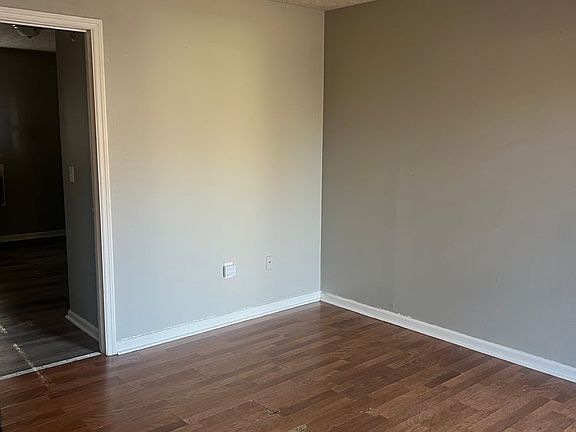 3rd image of 440 Country Lane Dr APT 52