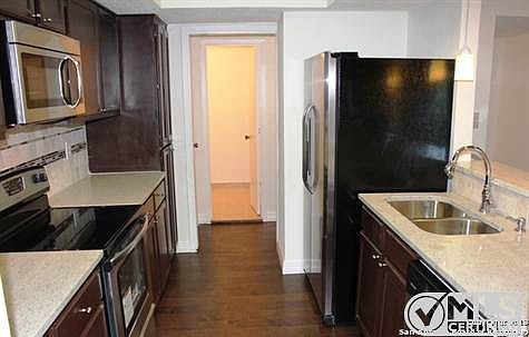 3rd image of 8422 Echo Creek Ln