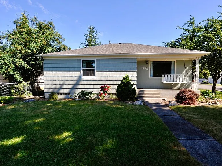 1223 E Saint Maries Ave — Photo 1