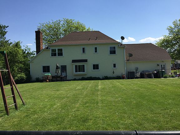 2nd image of 1372 Pinehurst Dr