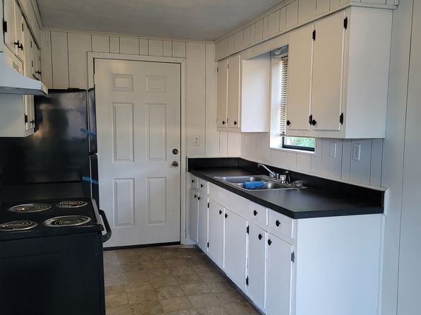 208 Elm Ln #A, Camden, AR 71701