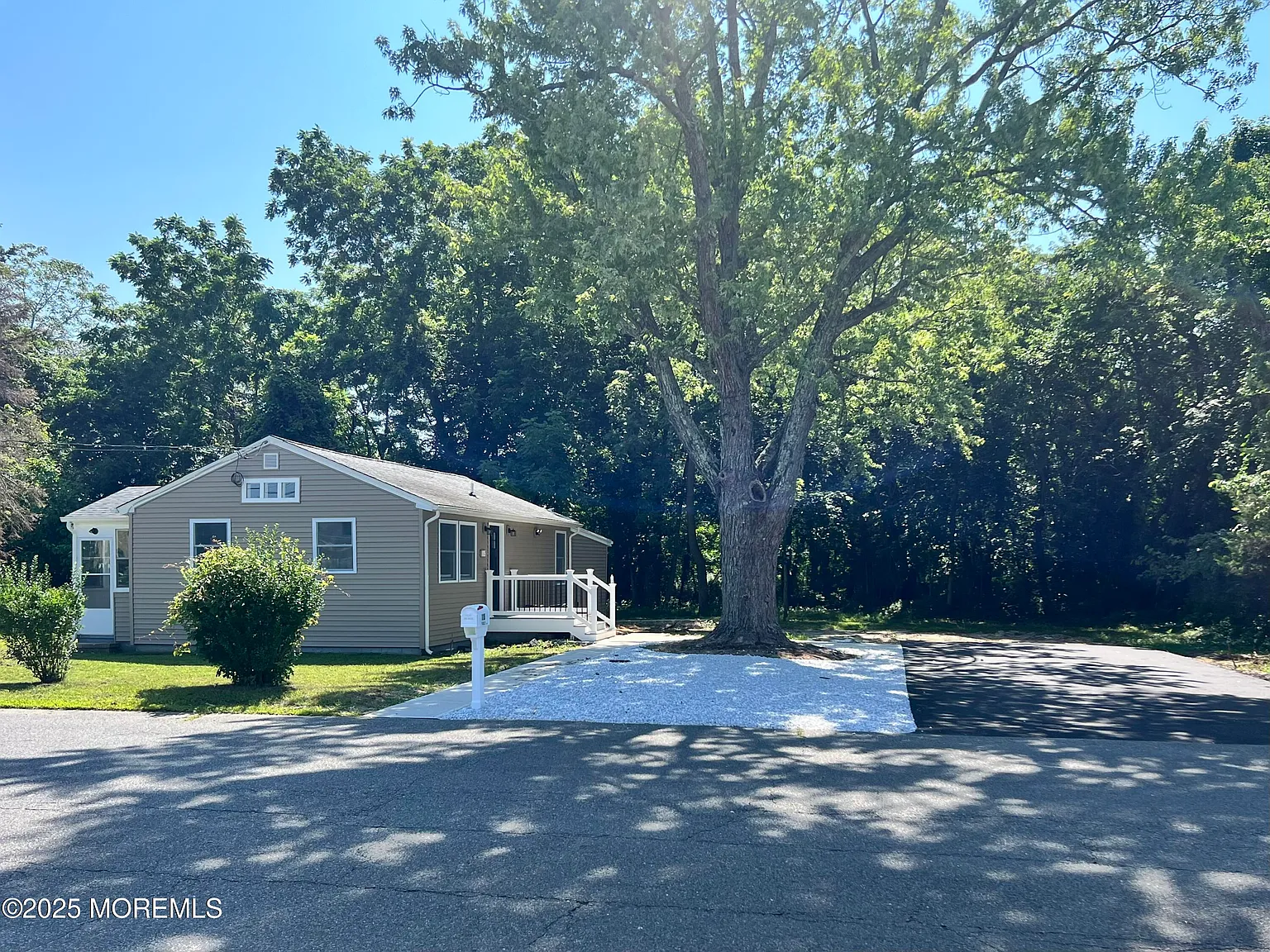 2 bed, 680 sqft, $2,300 — Photo 1