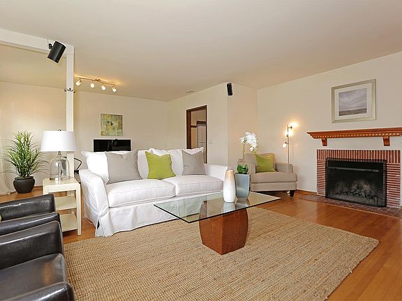 4th image of 11134 Greenlawn Ave