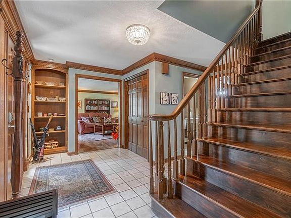 3rd image of 2496 Shadowbrook Dr