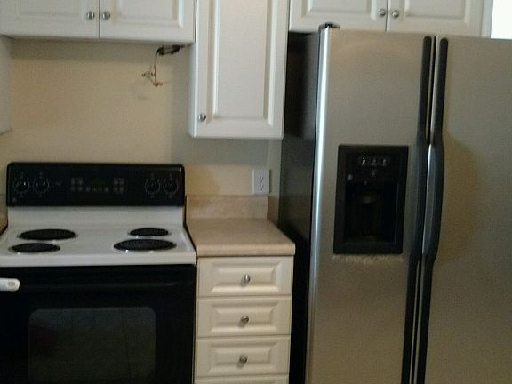4th image of 26556 Saville Ave