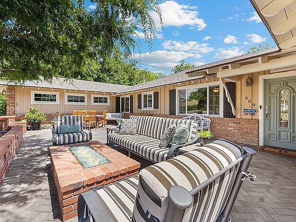 3rd image of 909 W El Caminito Dr