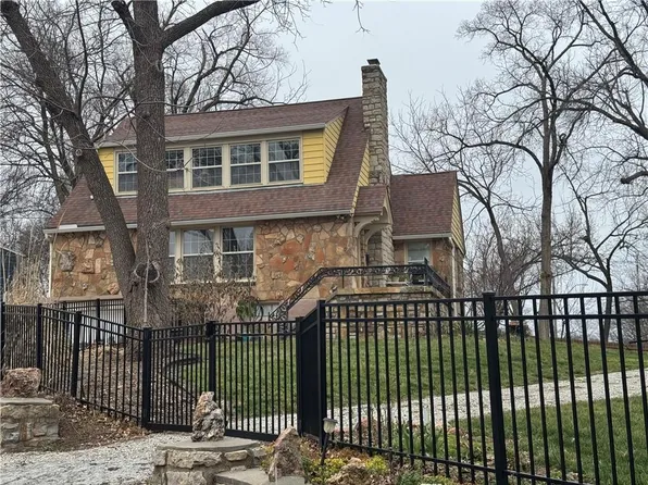 5451 NW Venetian Dr, Houston Lake, MO 64151