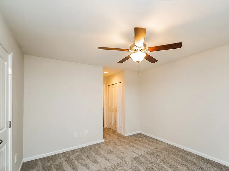 335 Noble Ln — Photo 6