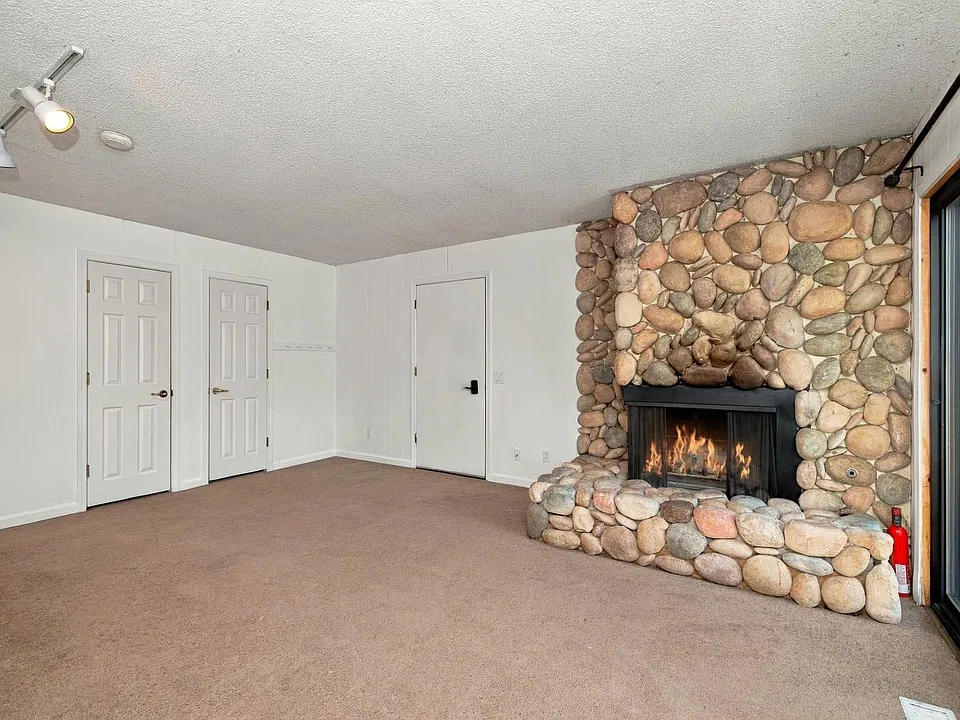 6908 Grey Ln #B