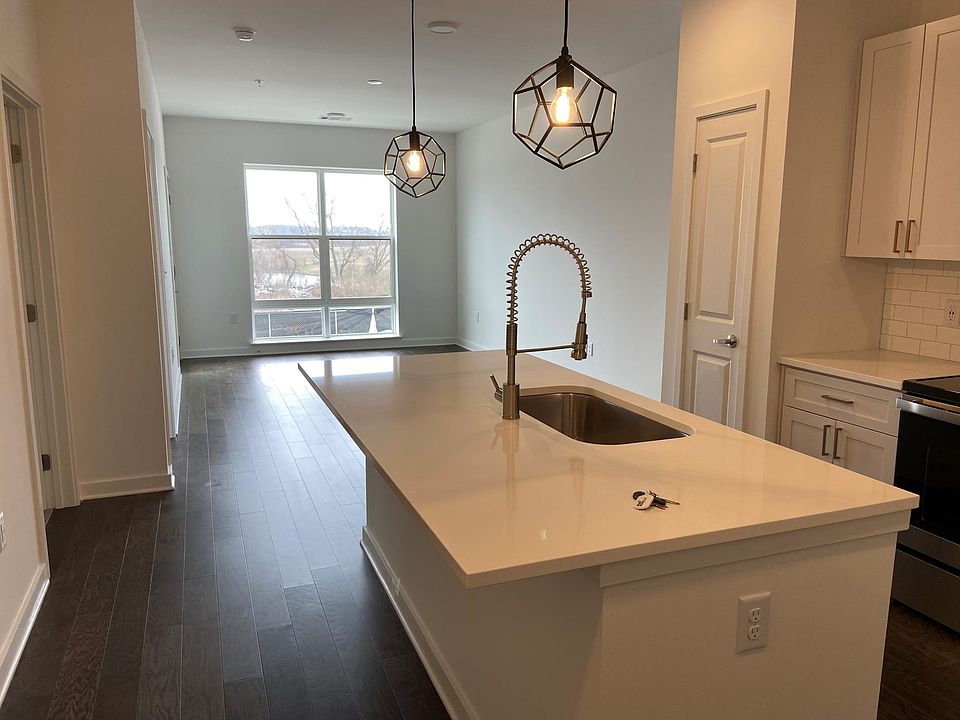 1st image of 1677 54th Ave N #211