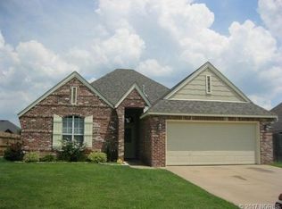 2113 S Javine Ct, Skiatook, OK 74070