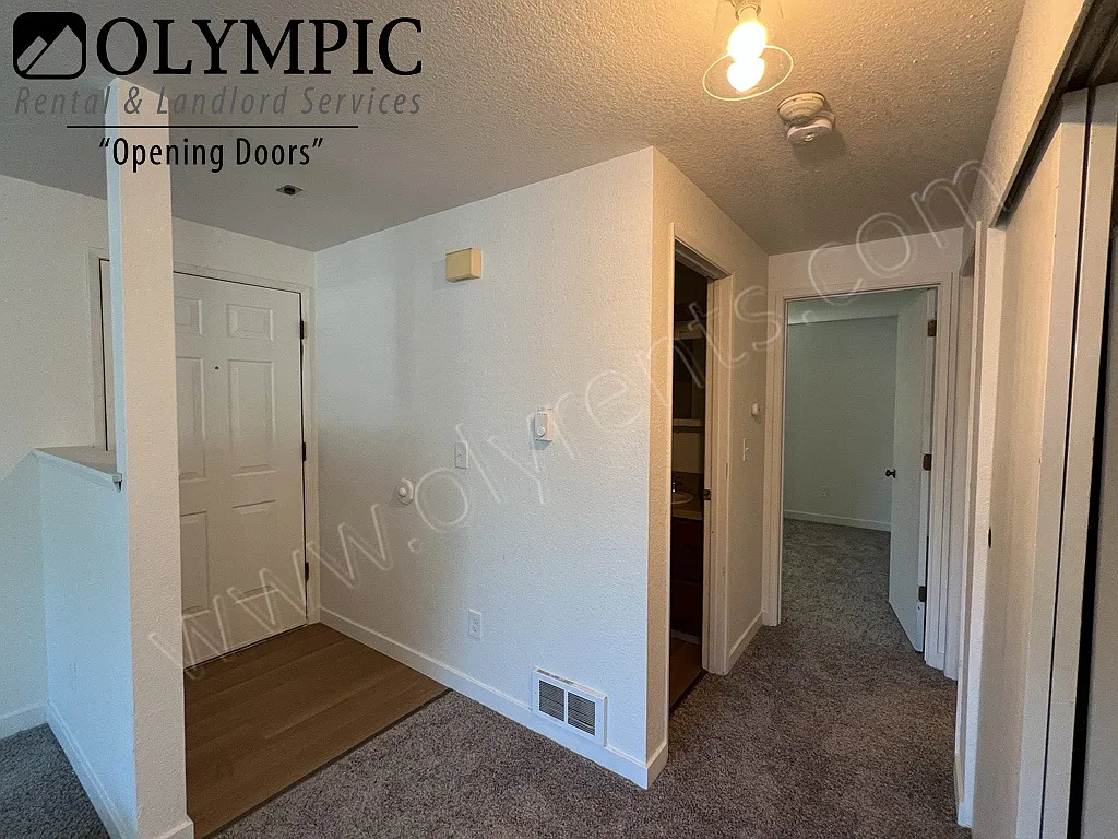 Tumwater Condo Style Apartment - 2 BR 1 BA! — Photo 3