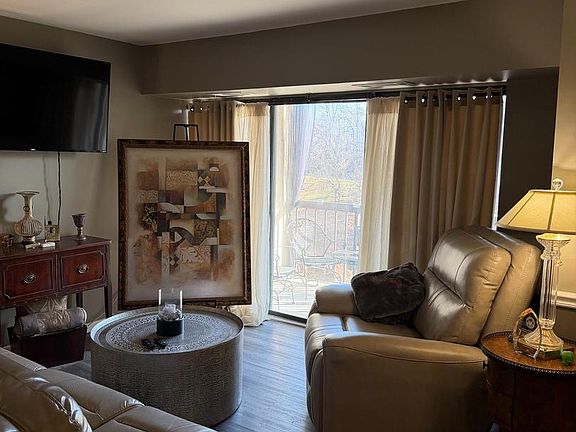 3rd image of 15708 Dorset Rd APT 176