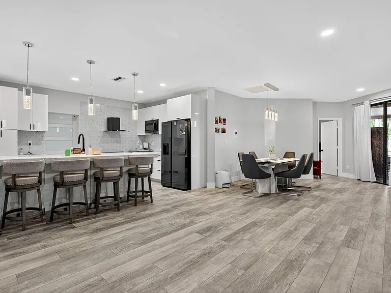 11910 Glenmore Dr #3 — Photo 4