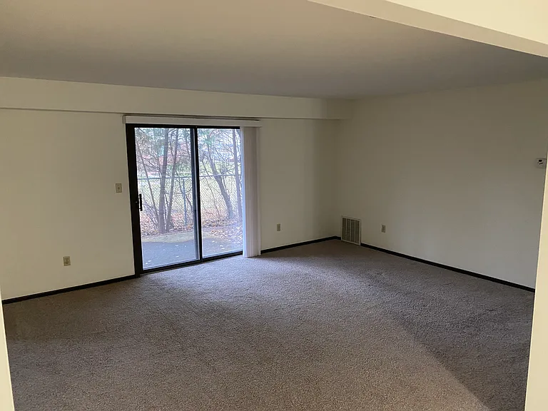W69N876 Evergreen Ct — Photo 8