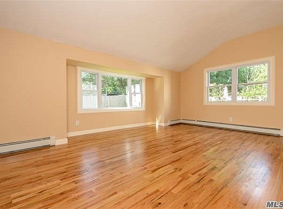 4th image of 15 Woodoak Ln
