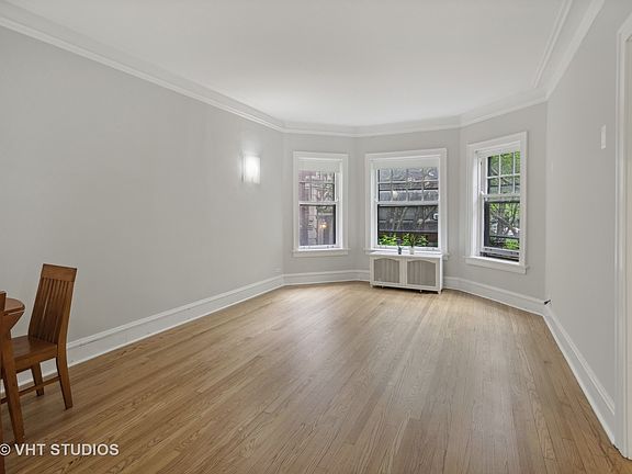 5th image of 844 Hinman Ave APT 1