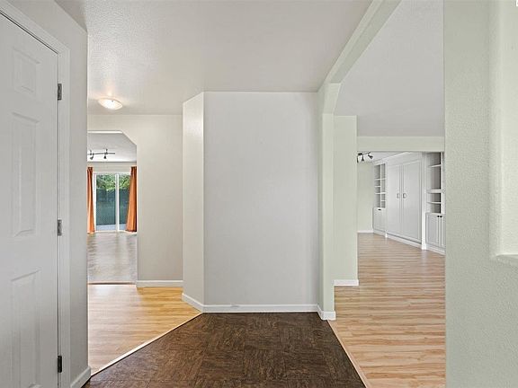 4th image of 3000 Holly Ct