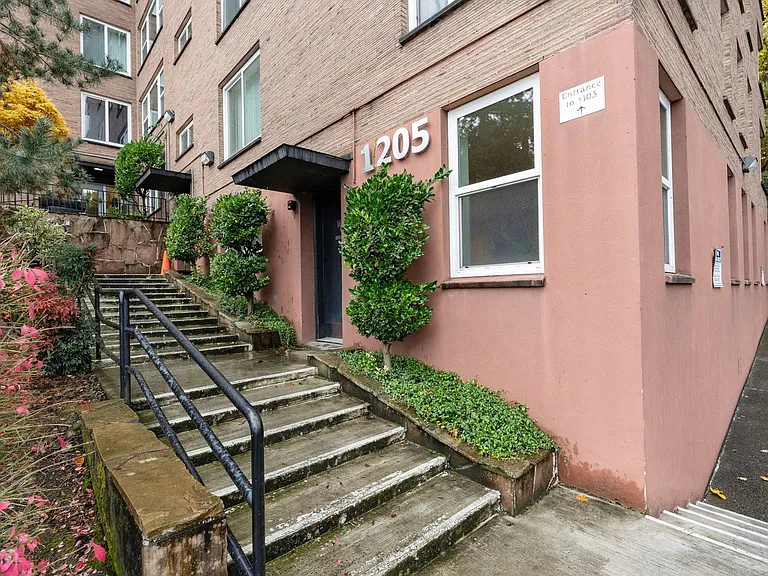 1205 SW Cardinell Dr #102 — Photo 32