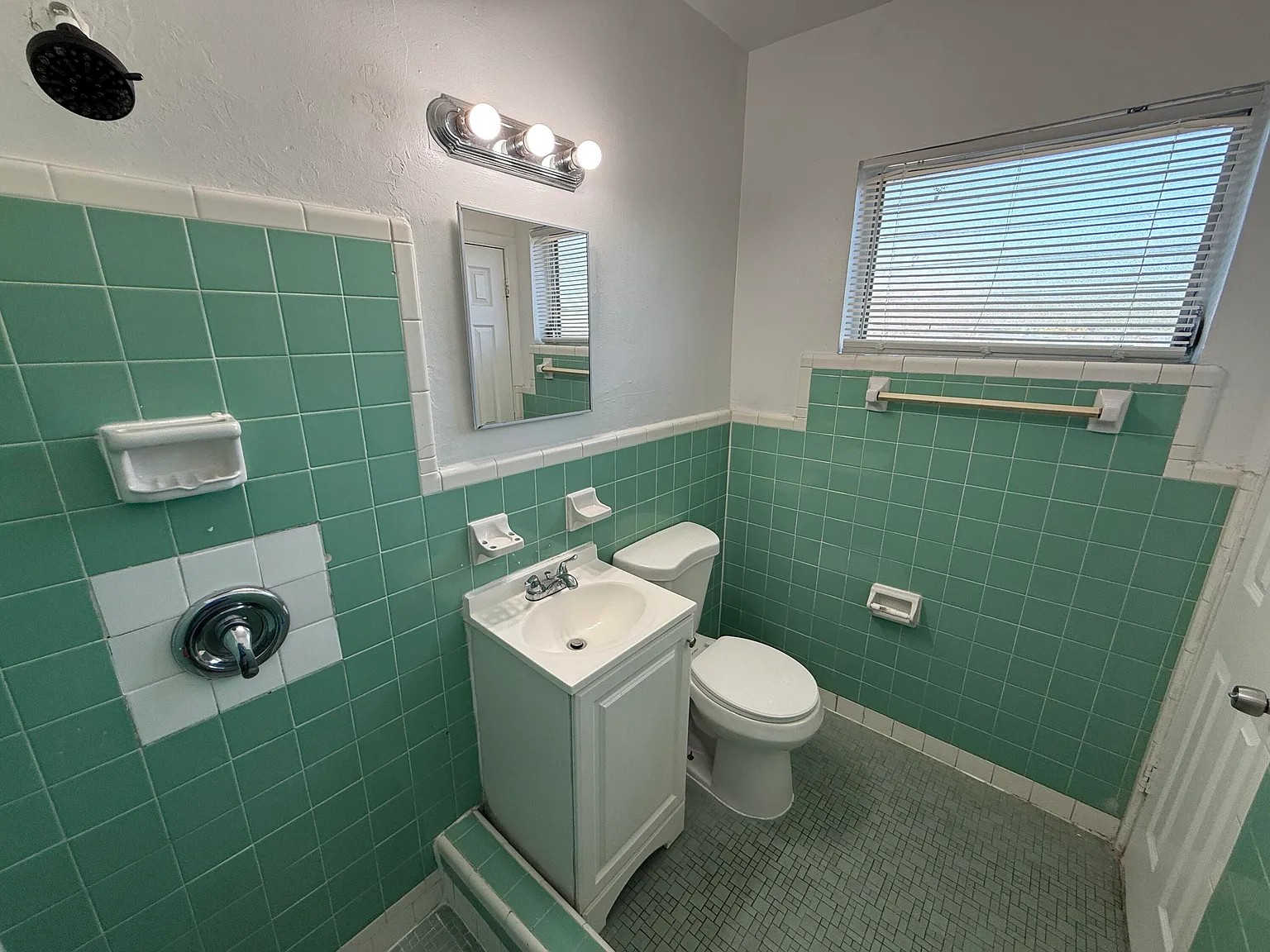 1 bed, 1.0 bath, 420 sqft, $1,349 — Photo 3