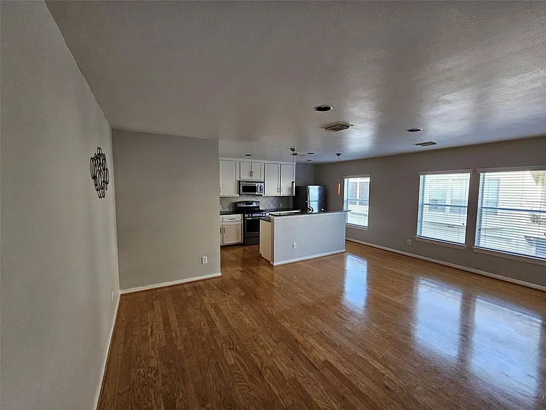 1271 W 17th St — Photo 5