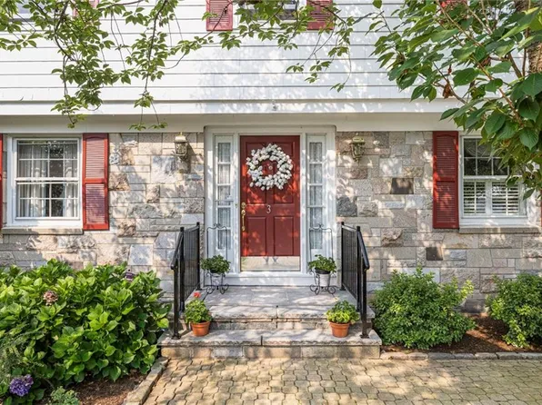 3 Redwood Dr, North Providence, RI 02911