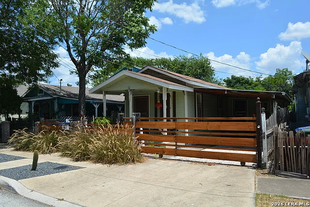 216 N Pinto St