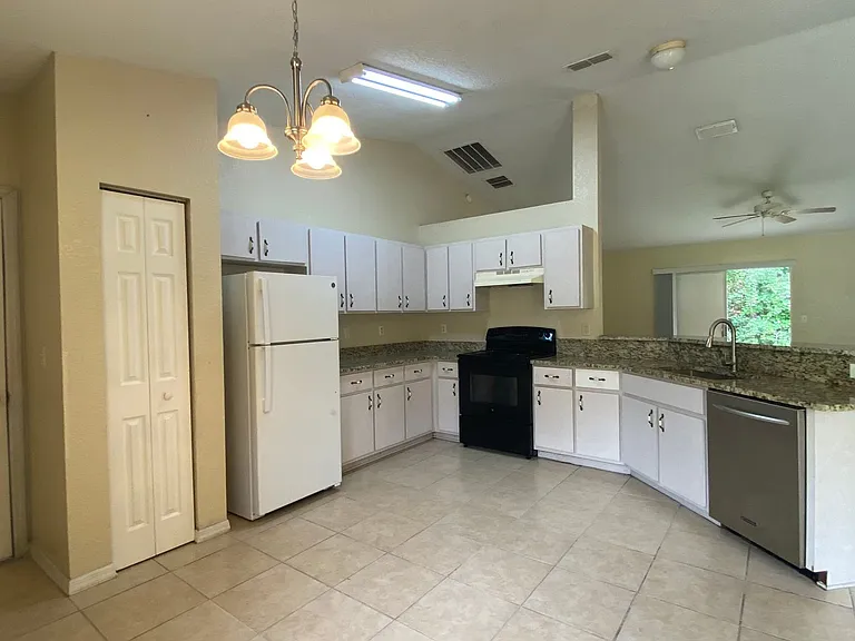 523 Silver Way Dr — Photo 6