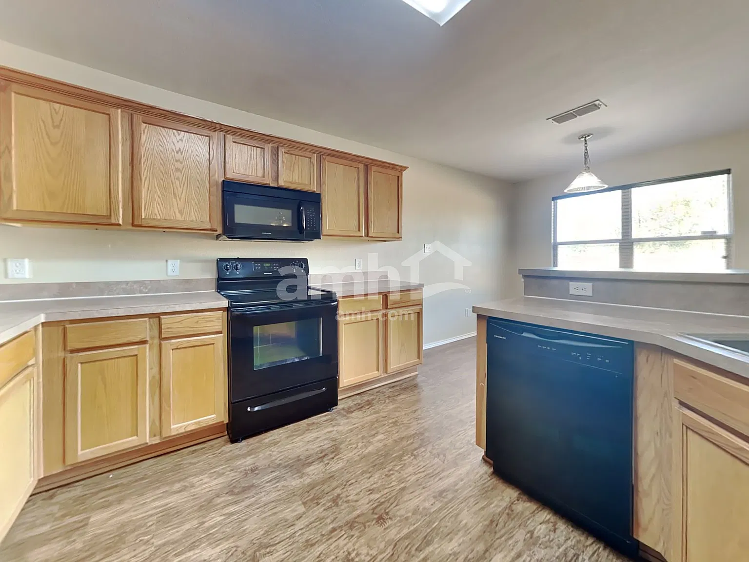 3 bed, 2.5 bath, 2397 sqft, $2,315 — Photo 4