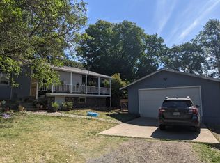 1193 N 5th Ave, Gold Hill, OR 97525