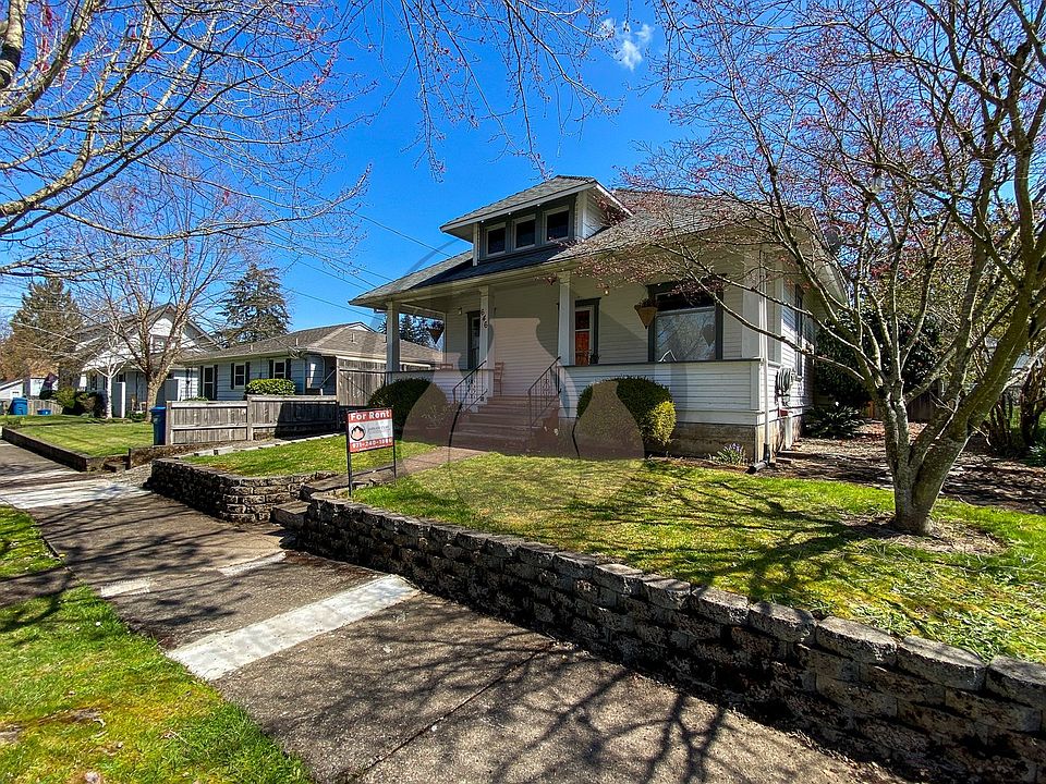 1st image of 646 Breys Ave NE