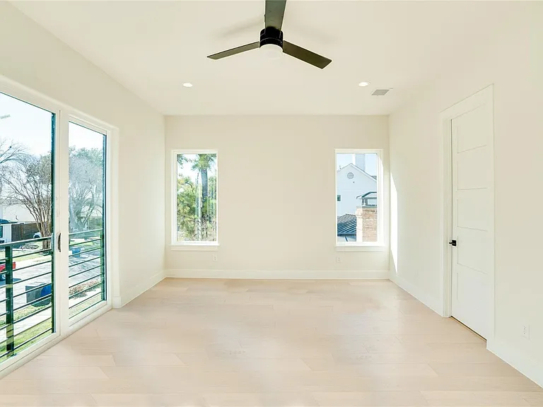 3611 S Versailles Ave — Photo 25